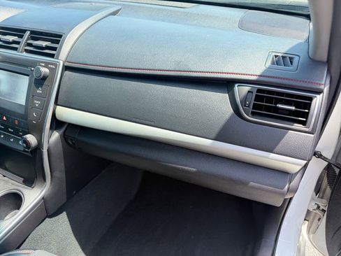 Used 2017 Toyota Camry SE FWD image 16