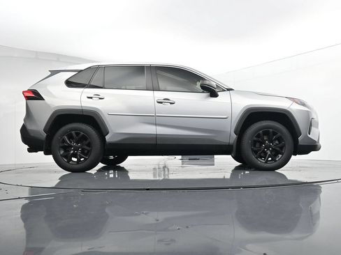 Used 2022 Toyota RAV4 LE FWD image 43