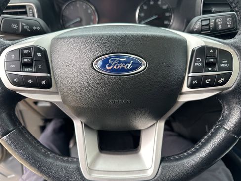 Used 2022 Ford Explorer XLT w/ Equipment Group 202A image 19