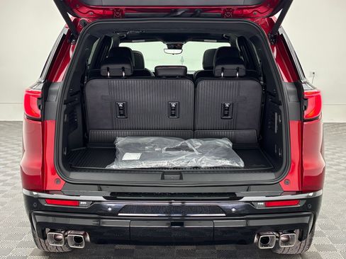 New 2026 GMC Acadia Denali Ultimate w/ LPO, Floor Liner Package AWD/4WD image 12