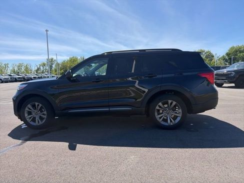 Certified 2023 Ford Explorer XLT w/ Equipment Group 202A AWD/4WD image 17