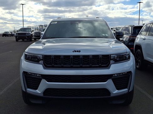New 2026 Jeep Grand Cherokee L Limited AWD/4WD image 2