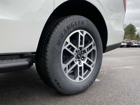 New 2025 Ford Expedition Max Active image 9