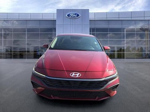 Used 2025 Hyundai Elantra SE FWD image 3