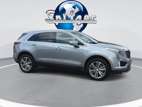 Used 2025 Cadillac XT5 Premium Luxury image 2