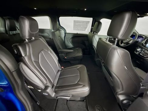 New 2026 Chrysler Pacifica Select image 24