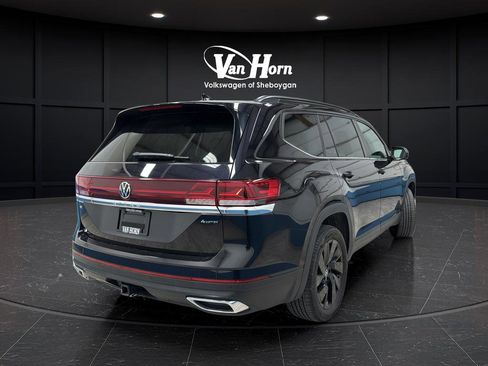 Used 2024 Volkswagen Atlas SE w/ Black Wheel Package AWD/4WD image 3