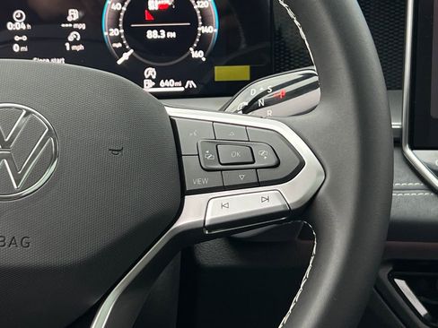 New 2026 Volkswagen Tiguan SE image 30