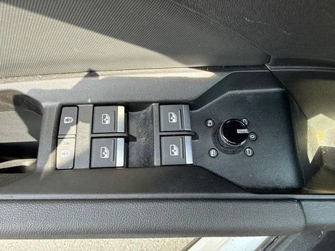 Used 2025 Audi Q4 e-tron Premium w/ Convenience Package RWD image 15