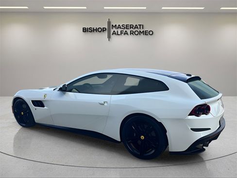 Used 2017 Ferrari GTC4Lusso image 4