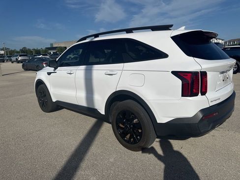 Certified 2023 Kia Sorento S w/ Panoramic Sunroof Package image 8