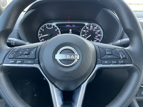 Used 2025 Nissan Sentra SV image 16