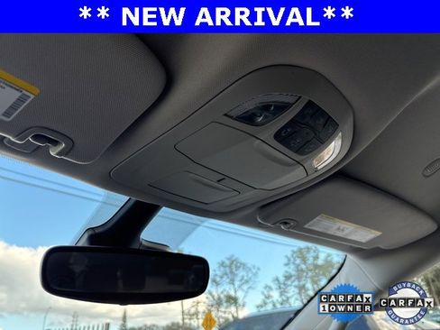 Used 2024 Chrysler Pacifica Touring-L image 14