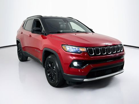 Used 2023 Jeep Compass Limited w/ Elite Group AWD/4WD image 3