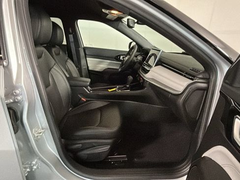 Used 2025 Jeep Compass Limited AWD/4WD image 33