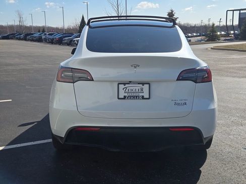 Used 2022 Tesla Model Y Long Range image 12