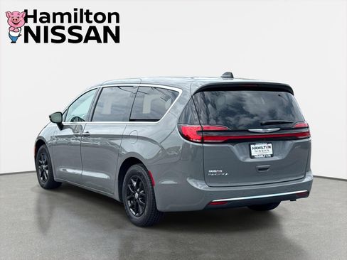 Used 2025 Chrysler Pacifica Select FWD image 4