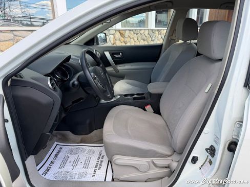 Used 2014 Nissan Rogue S w/ Convenience Package AWD/4WD image 4