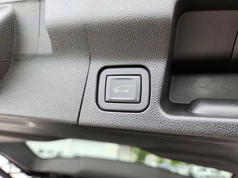 Used 2023 GMC Acadia SLE w/ Driver Convenience Package FWD image 29