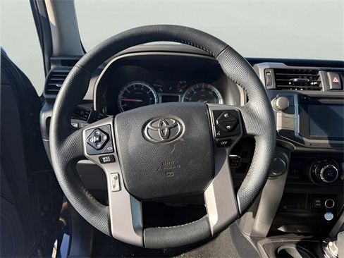 Used 2018 Toyota 4Runner SR5 Premium image 15