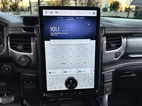 Used 2023 Ford F150 Lightning Platinum image 12