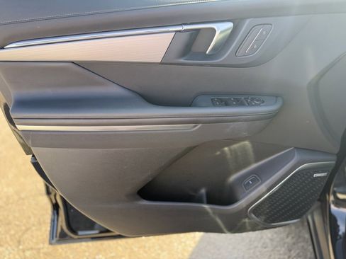 Used 2025 Buick Enclave Preferred image 11