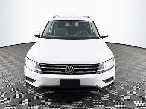 Used 2021 Volkswagen Tiguan SE FWD image 2