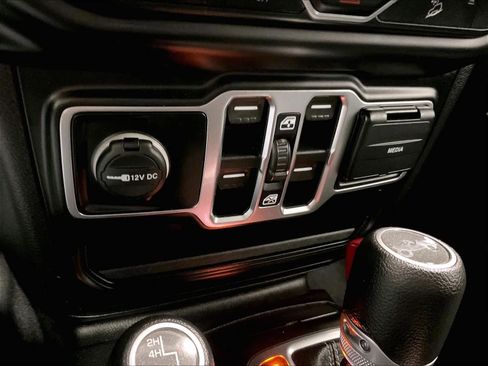 Used 2020 Jeep Wrangler Unlimited Sahara AWD/4WD image 26