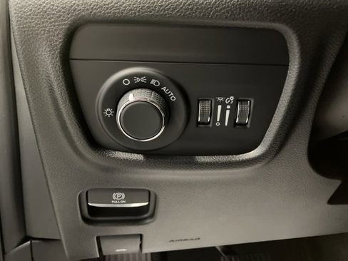 Used 2025 Jeep Grand Cherokee Laredo X w/ Luxury Tech Group I image 23