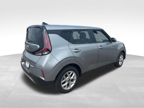 Used 2025 Kia Soul LX w/ LX Technology Package FWD image 5