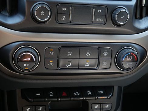 Used 2022 Chevrolet Colorado Z71 AWD/4WD image 24