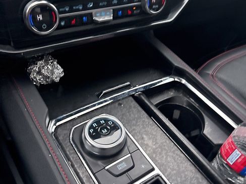 Used 2023 Ford Expedition Limited image 12