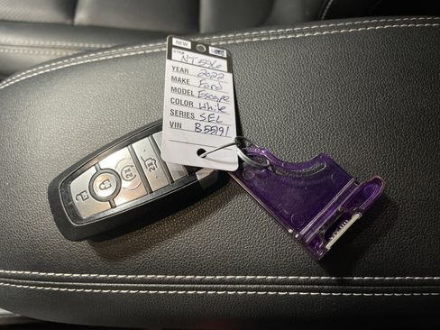 Used 2022 Ford Escape SEL w/ Technology Package image 26