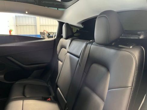 Used 2022 Tesla Model Y Long Range AWD/4WD image 18