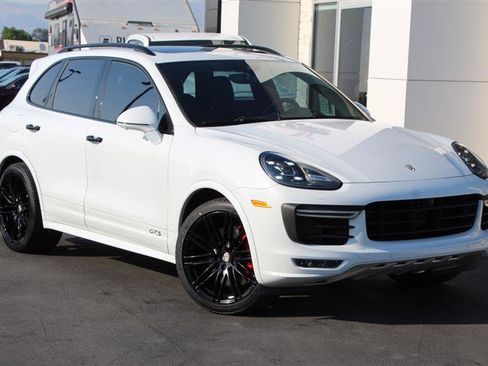 Used 2018 Porsche Cayenne GTS AWD/4WD image 2