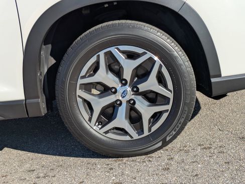 Used 2023 Subaru Forester Premium image 11