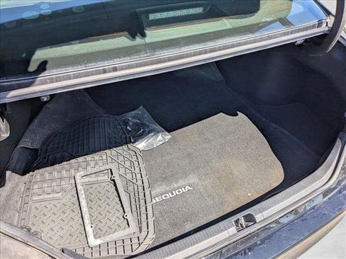 Used 2020 Toyota Camry LE w/ Carpet Mat Package FWD image 6