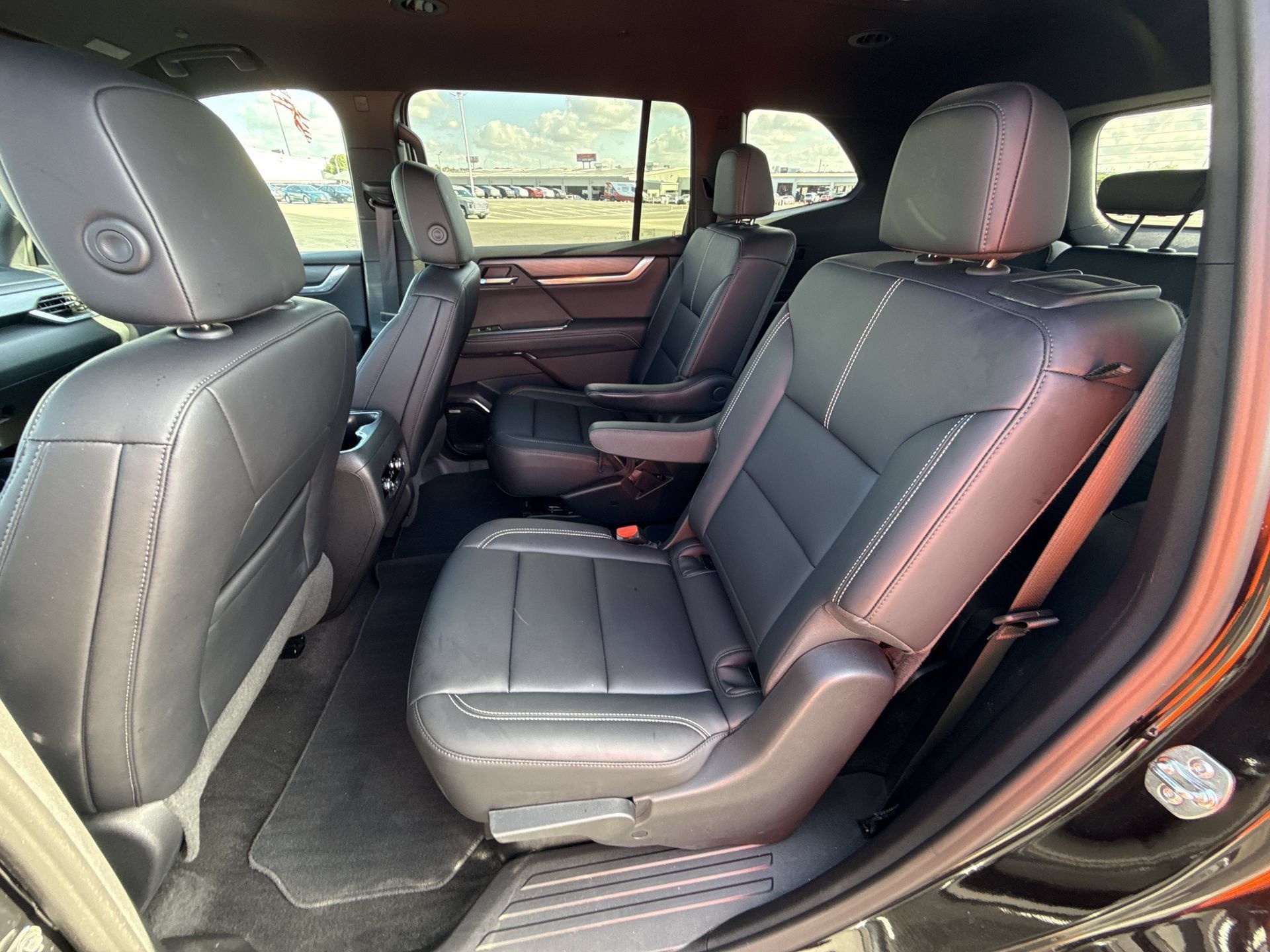 Used 2026 GMC Acadia Elevation w/ Elevation Premium Package FWD image 24
