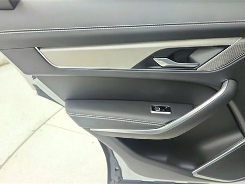 Used 2025 Jaguar F-PACE R-Dynamic S image 31