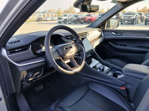 New 2025 Jeep Grand Cherokee Limited w/ Luxury Tech Group II AWD/4WD image 9