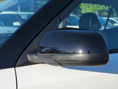 Certified 2022 Hyundai Venue Limited FWD image 11