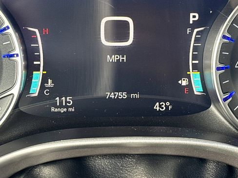 Used 2022 Chrysler Pacifica Touring-L image 43