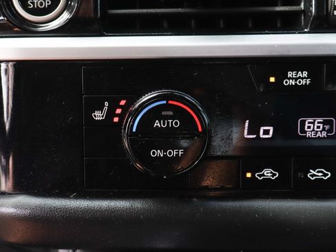 Used 2024 Nissan Pathfinder SL w/ SL Premium Package FWD image 36
