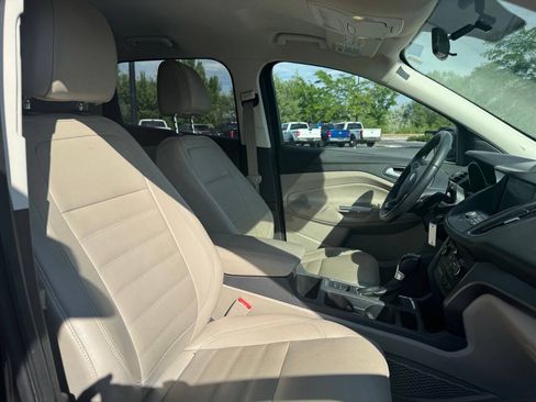 Used 2017 Ford Escape SE w/ SE Leather Comfort Package AWD/4WD image 16