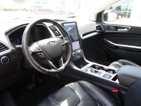 Used 2022 Ford Edge Titanium AWD/4WD image 10