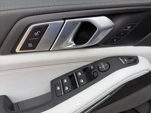 Used 2025 BMW X5 xDrive40i w/ M Sport Package image 17