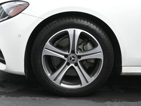 Used 2018 Mercedes-Benz E 300 4MATIC image 29