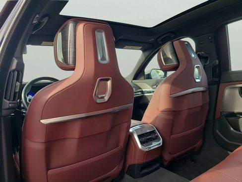 Used 2023 BMW 760i xDrive image 12