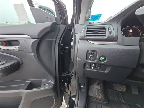 Used 2024 Honda Ridgeline Sport image 17
