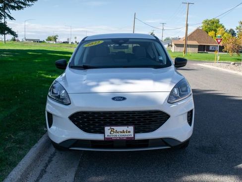 Used 2022 Ford Escape SE image 2